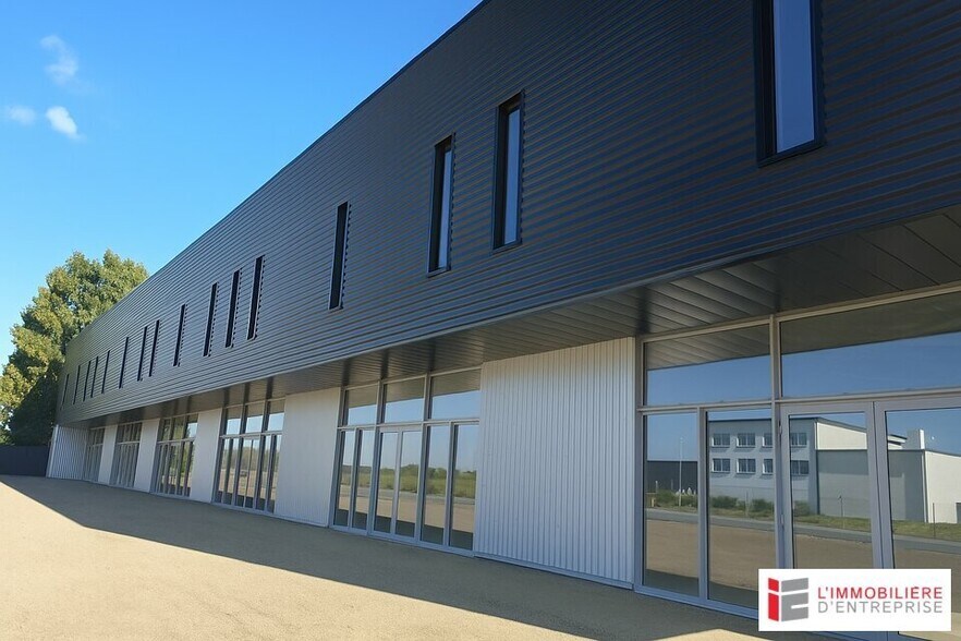 Retail in Rennes for lease - Building Photo - Image 1 of 5