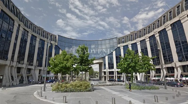 Office in Montigny-le-Bretonneux for lease Building Photo- Image 1 of 2