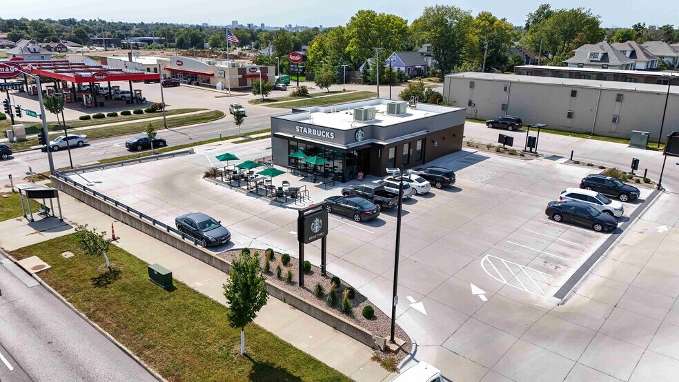 3214 1st Ave NE, Cedar Rapids, IA à vendre - Photo du bâtiment - Image 3 de 12