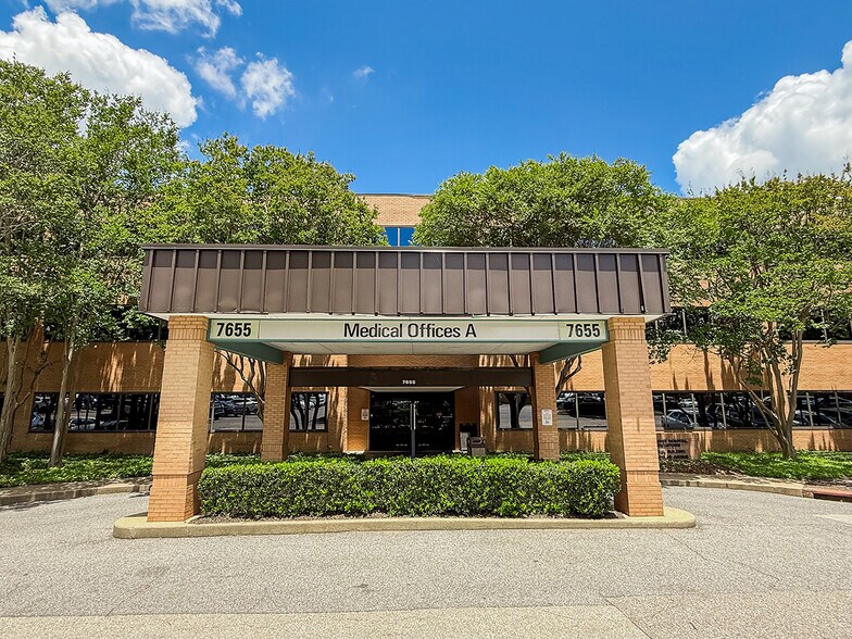 7655 Poplar Ave, Germantown, TN à louer - Photo du bâtiment - Image 2 de 3