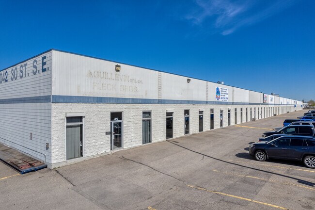 Plus de détails pour 7004-7042 30th St SE, Calgary, AB - Industriel à louer