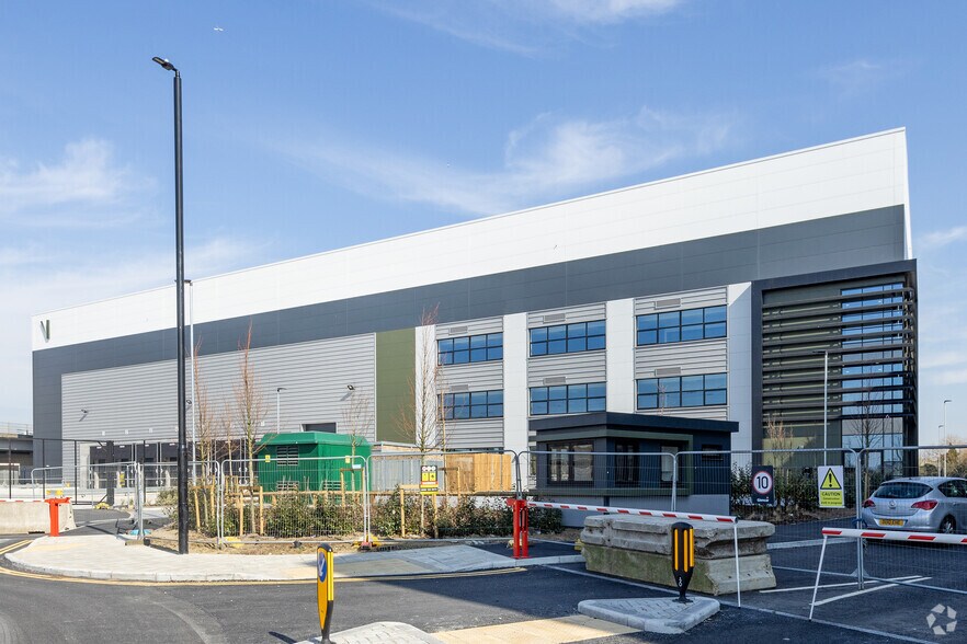 Jenkins Ln, Barking à louer - Photo du bâtiment - Image 3 de 18