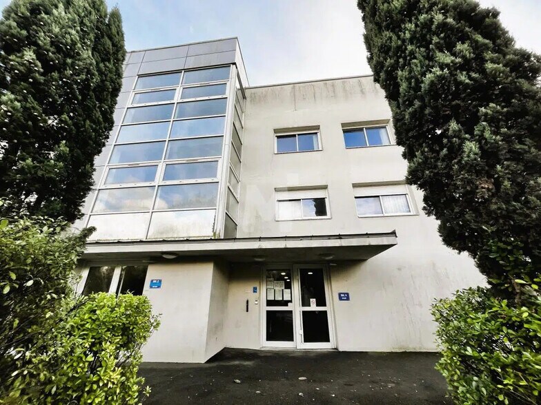 Office in Saint-Michel-sur-Orge for lease - Building Photo - Image 2 of 8