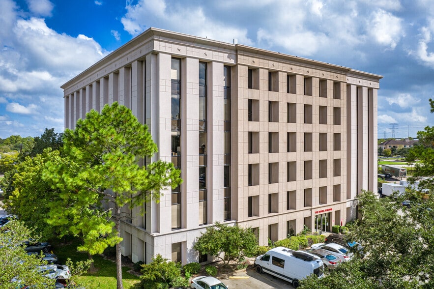 519 N Sam Houston Pky E, Houston, TX for lease - Building Photo - Image 3 of 53