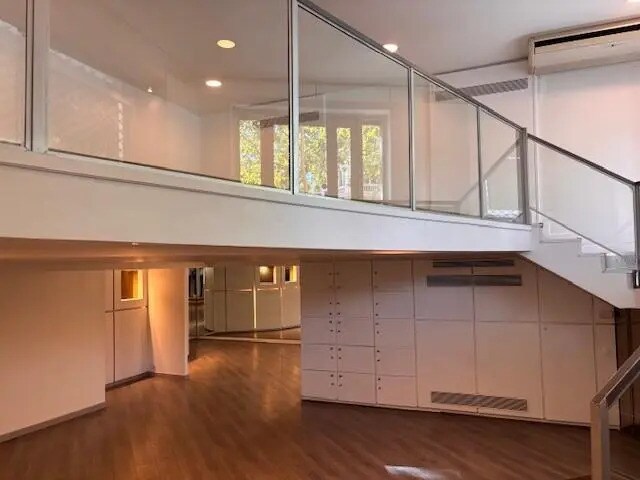 Multifamily in Paris for sale - Interior Photo - Image 3 of 8