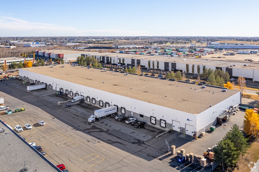 7028-7136 56th Ave NW, Edmonton, AB à louer - Aérien - Image 2 de 3