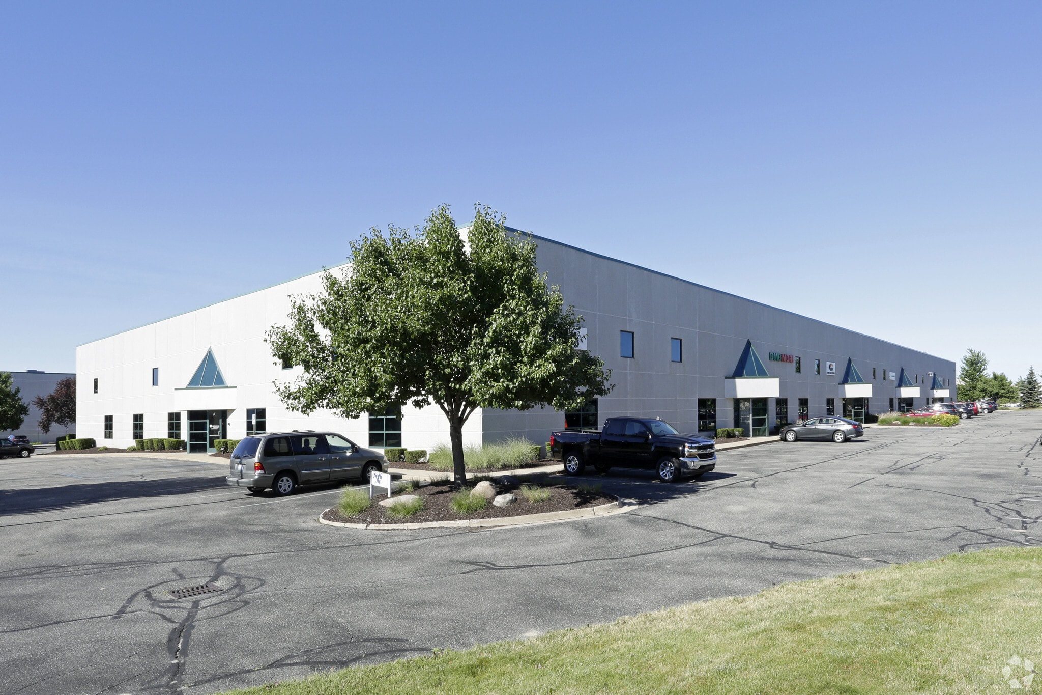 1550 Gezon Pky SW, Grand Rapids, MI for lease Primary Photo- Image 1 of 10
