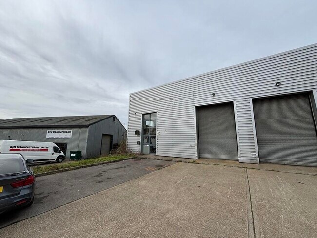 Plus de détails pour Hazel Rd, Southampton - Industriel à louer