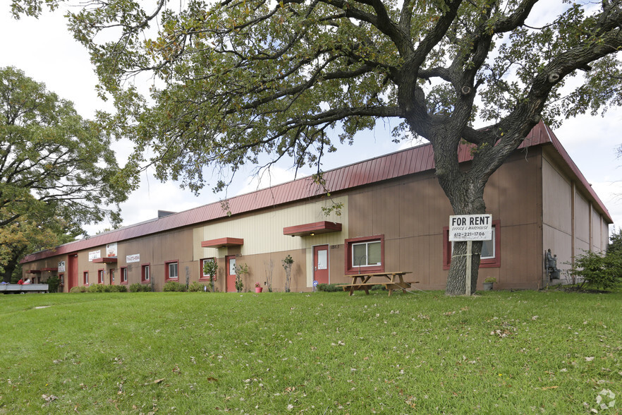 13-17 NE 77th Ave, Fridley, MN for sale - Primary Photo - Image 1 of 1