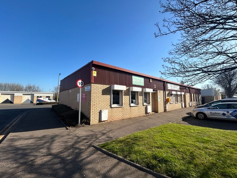 1-3 New Broompark, Edinburgh for lease - Building Photo - Image 3 of 3