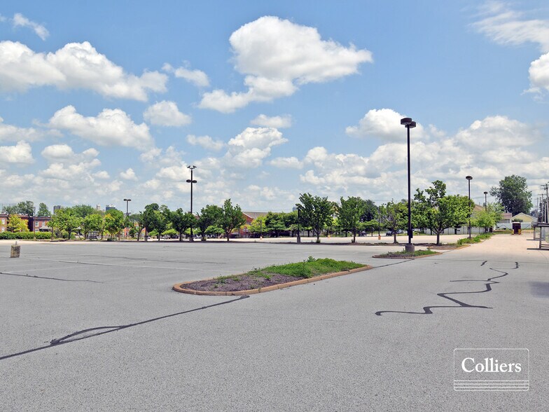 Grand & I-44 portefeuille de 3 propriétés à vendre sur LoopNet.ca - Photo du bâtiment - Image 2 de 3