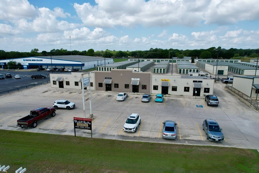 1501 Bensdale Rd, Pleasanton, TX for lease - Building Photo - Image 2 of 4