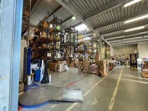 Industriel dans Lieusaint à louer Photo intérieure- Image 2 de 3