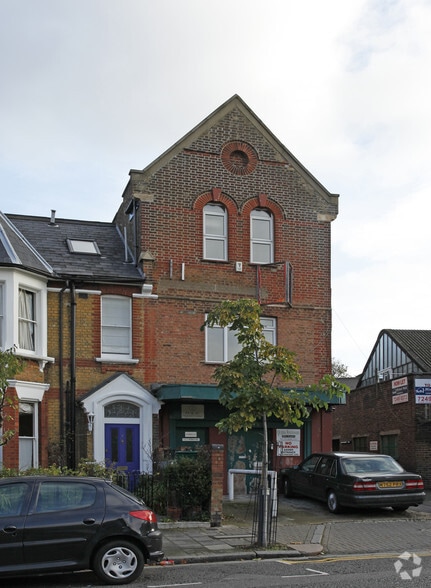 2 Bouverie Rd, Londres à louer - Photo du bâtiment - Image 3 de 4