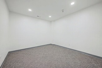 1255 South Park Dr, Kernersville, NC à louer Photo intérieure- Image 2 de 7