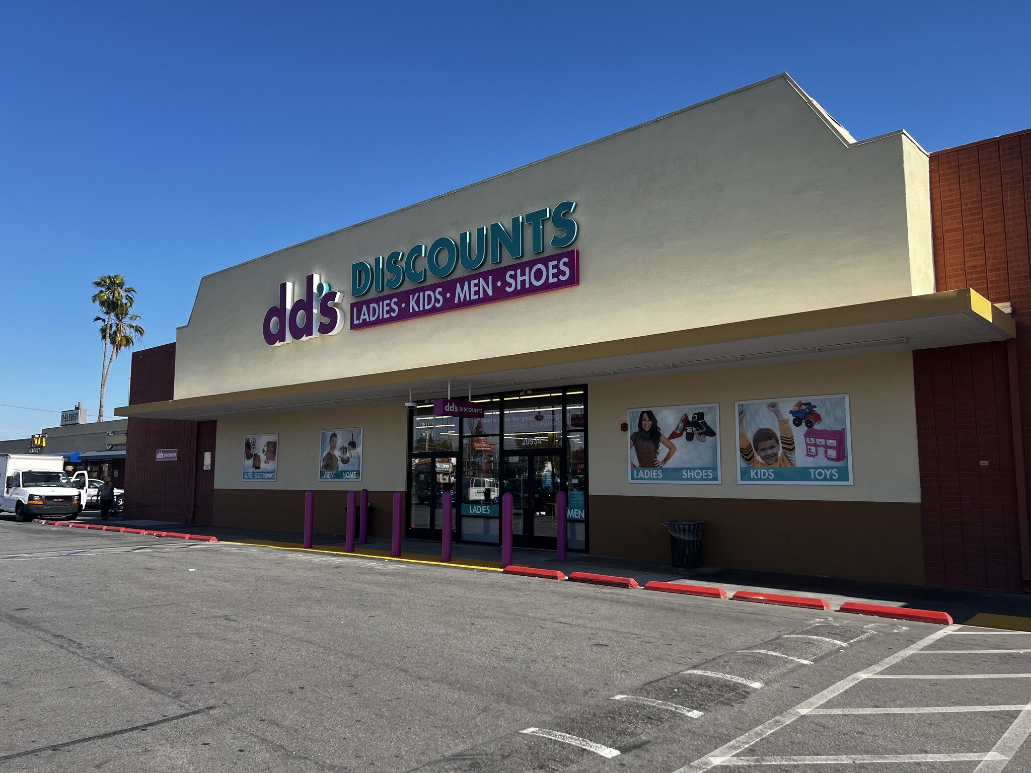 20900-20934 Roscoe Blvd, Canoga Park, CA for lease Primary Photo- Image 1 of 5
