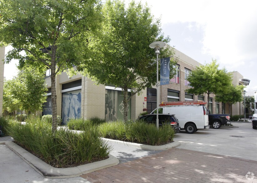 12848 Queensbury Ln, Houston, TX à louer - Photo du bâtiment - Image 2 de 2