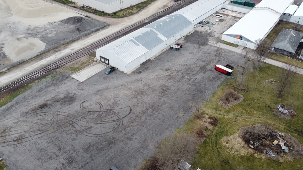 610 W 9th Ave, Monmouth, IL for lease - Primary Photo - Image 2 of 18