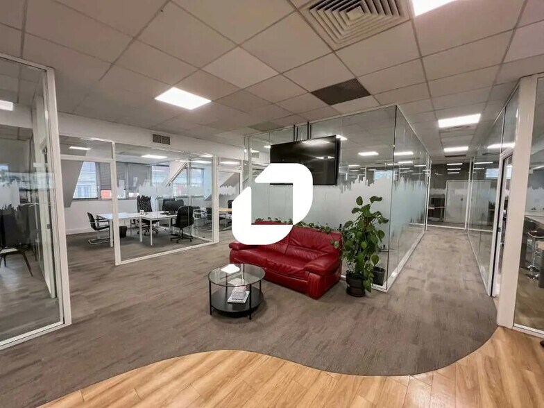 Office in Saint-Ouen-sur-Seine for lease - Interior Photo - Image 1 of 11