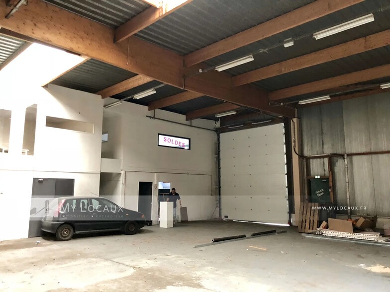 Flex in Beauchamp for lease - Interior Photo - Image 2 of 4