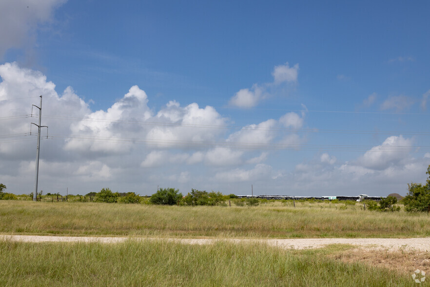 9405 Fm 812, Austin, TX à vendre - Photo du bâtiment - Image 2 de 4