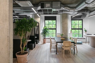 724 Holloway Rd, Londres à louer Photo intérieure- Image 2 de 2