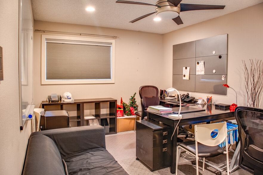 5008 Locust St, Bellaire, TX for sale - Interior Photo - Image 3 of 7