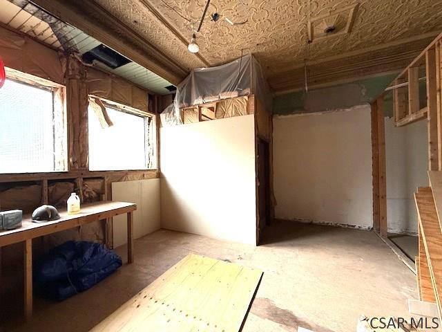 243 Vine St, Johnstown, PA for lease - Interior Photo - Image 2 of 5