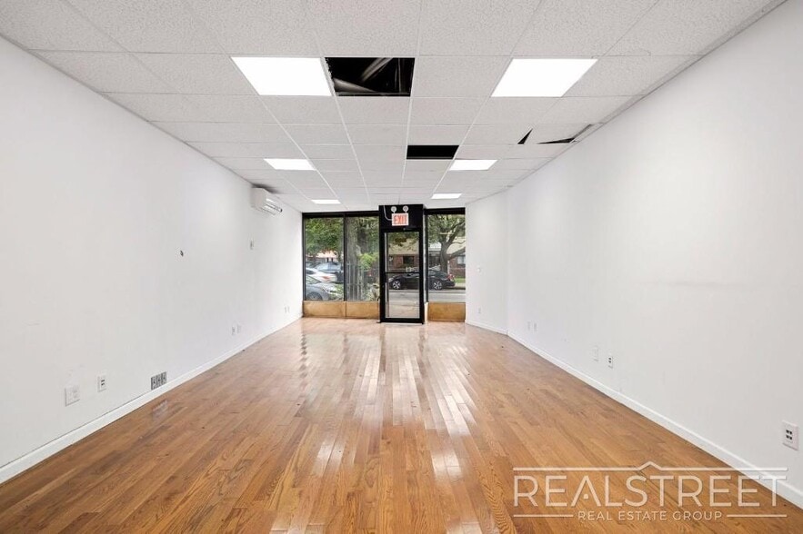 1779 Fulton St, Brooklyn, NY for sale - Interior Photo - Image 3 of 11