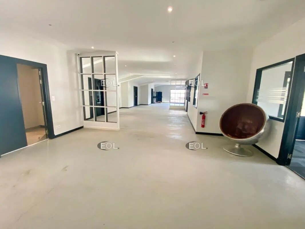 Flex in Arles for lease Building Photo- Image 1 of 13