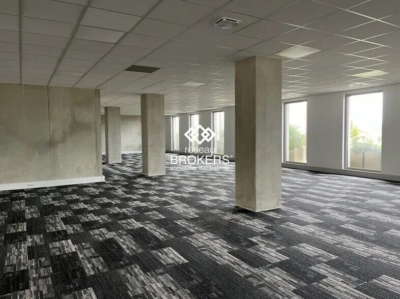 10 Bis Avenue Des Ftpf, Échirolles à louer - Photo du bâtiment - Image 2 de 51