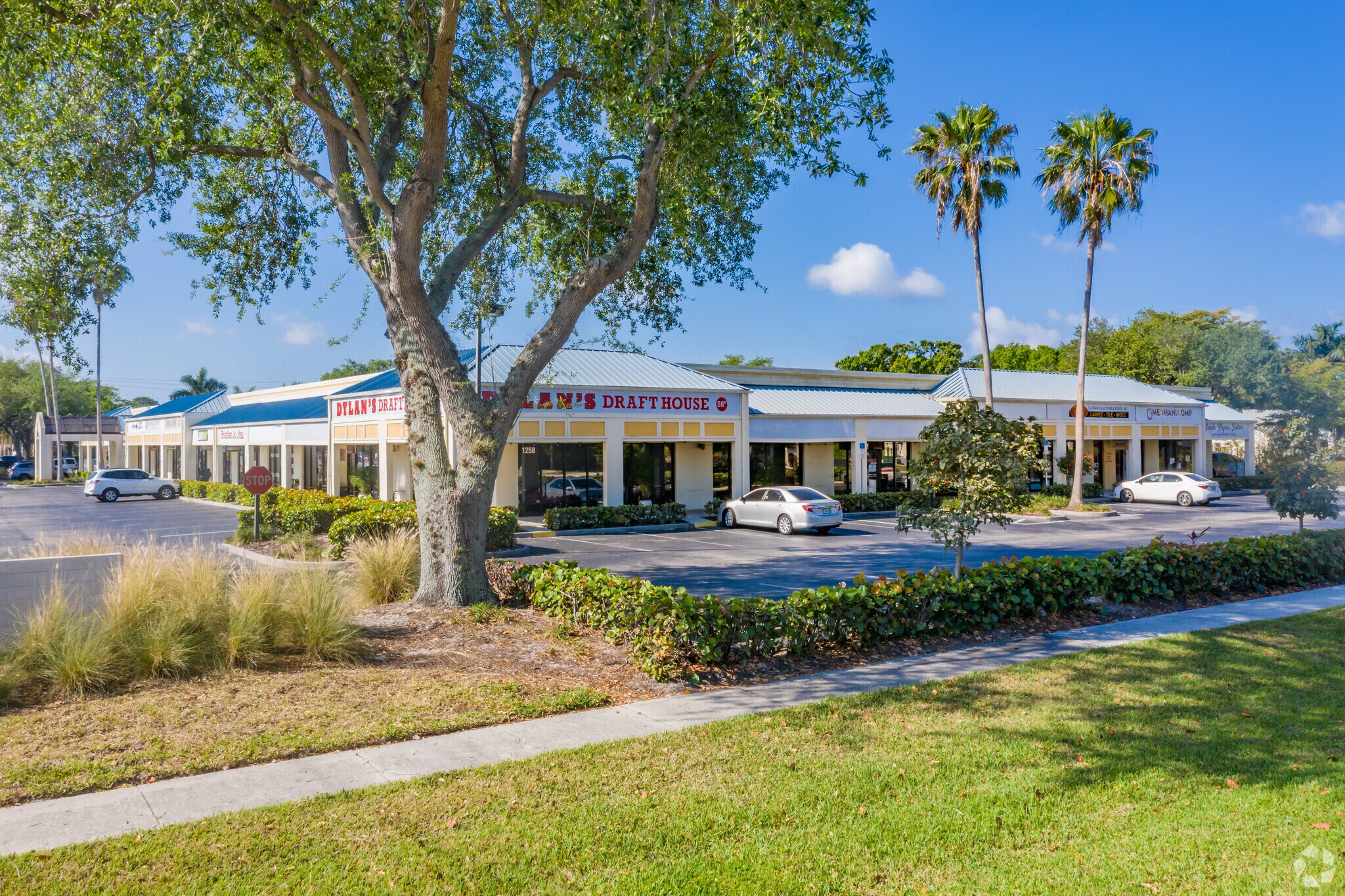 1236-1250 Airport Pulling Rd N, Naples, FL for lease Building Photo- Image 1 of 5