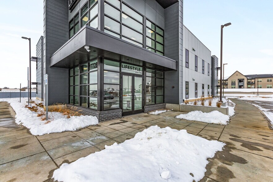 17728 Oakmont Dr, Omaha, NE à louer - Photo du bâtiment - Image 2 de 23