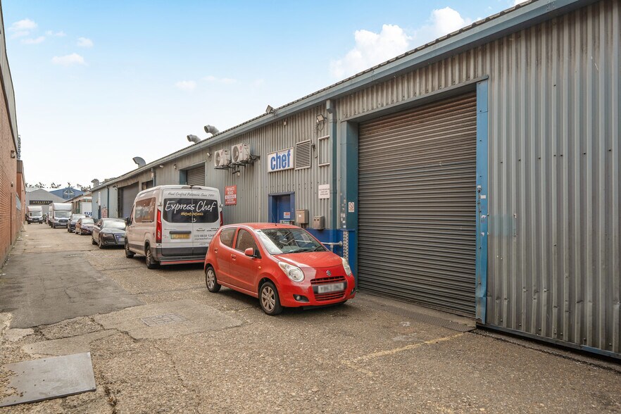 7A-7E Standard Rd, Londres à vendre - Photo du bâtiment - Image 2 de 5