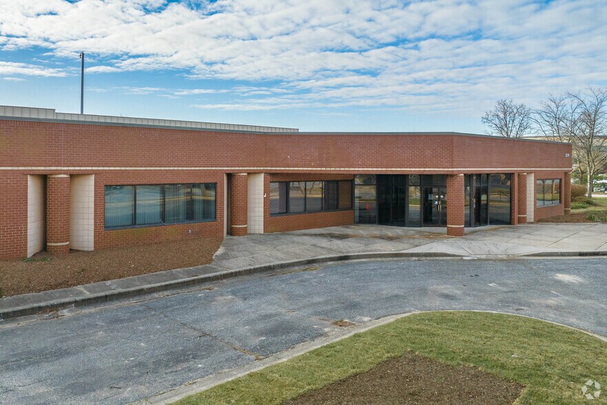8219 Town Center Dr, Nottingham, MD à louer - Photo du bâtiment - Image 3 de 8