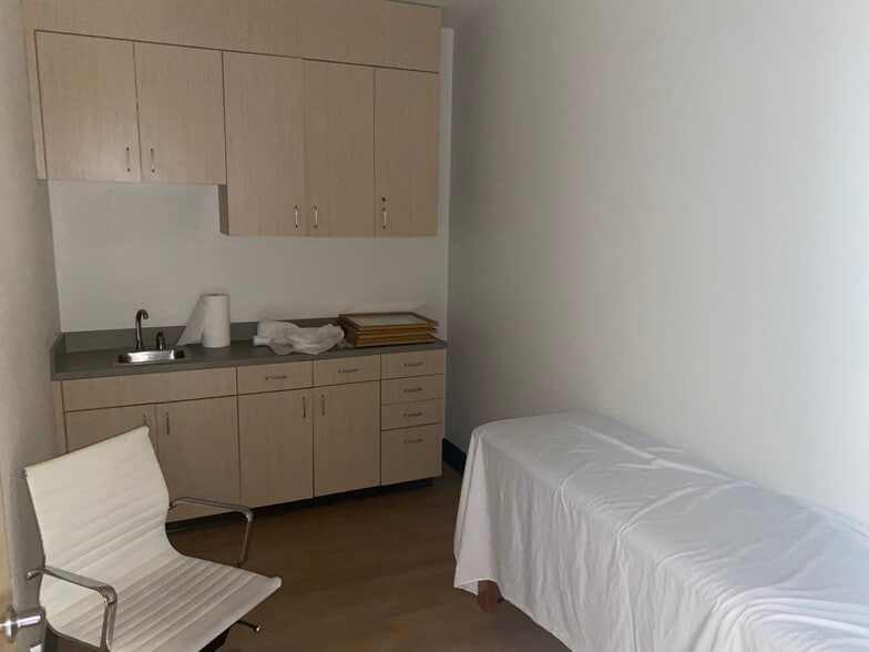 7414 Picardy Ave, Baton Rouge, LA à vendre - Photo du bâtiment - Image 2 de 15