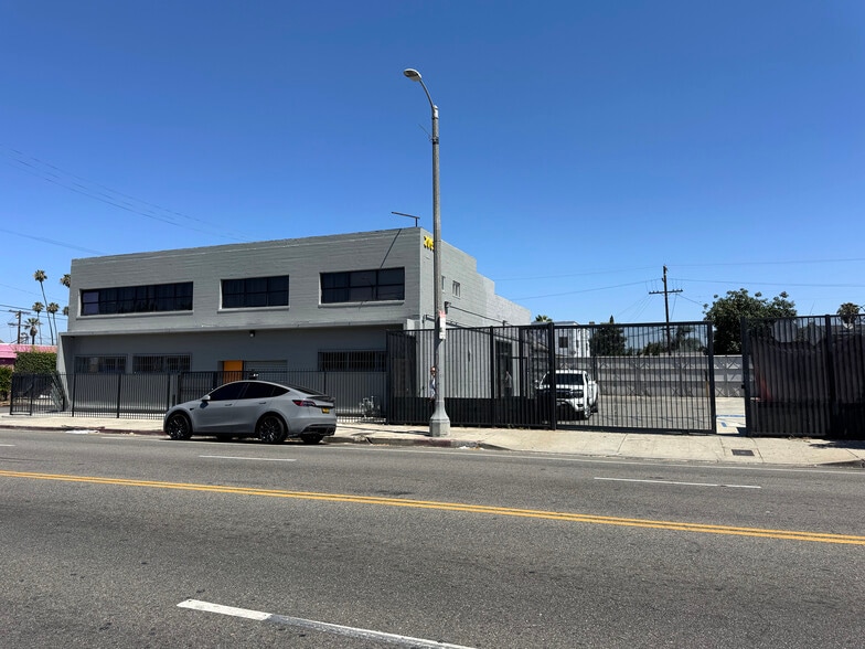 2059-2065 Venice Blvd, Los Angeles, CA à vendre - Photo du bâtiment - Image 1 de 12