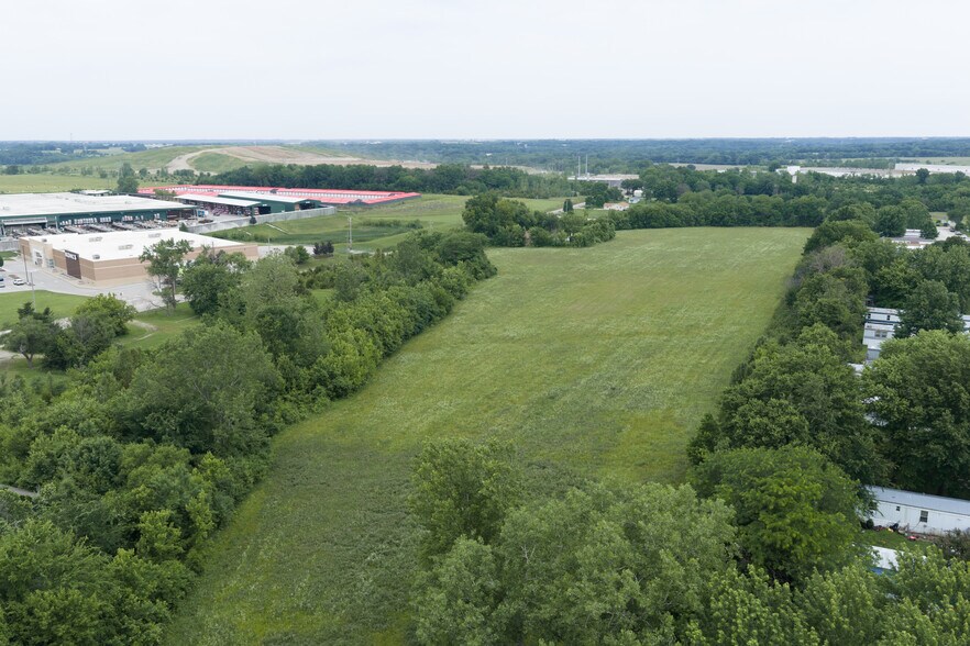 24920 Oak Grove Ln, Sedalia, MO à vendre - Communauté Matterport - Image 2 de 14