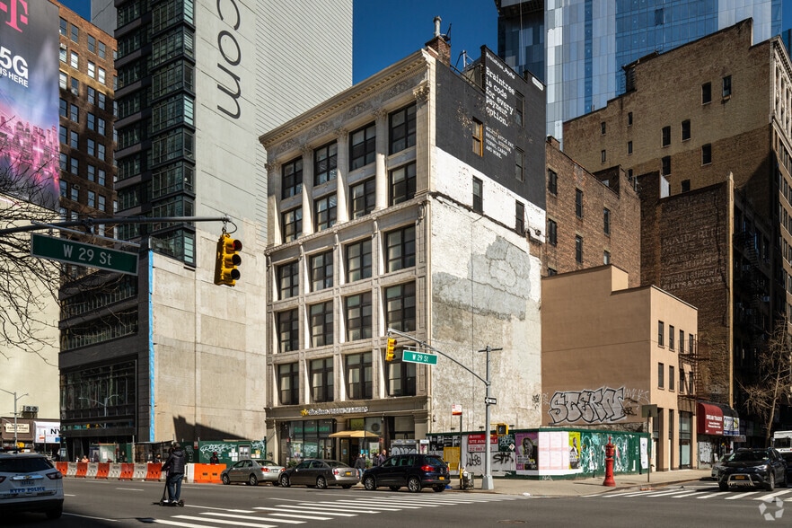 838 Sixth Ave, New York, NY à louer - Photo du bâtiment - Image 2 de 10