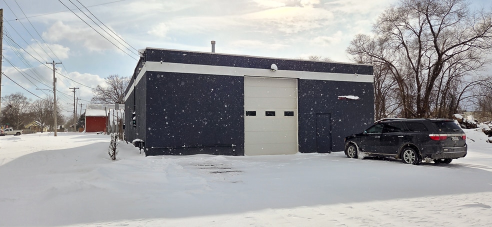816 E Howe Ave, Lansing, MI à vendre - Photo du bâtiment - Image 2 de 4