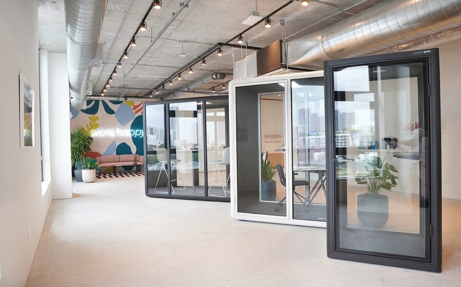 222 NW 24th St, Miami, FL for lease - Interior Photo - Image 2 of 21