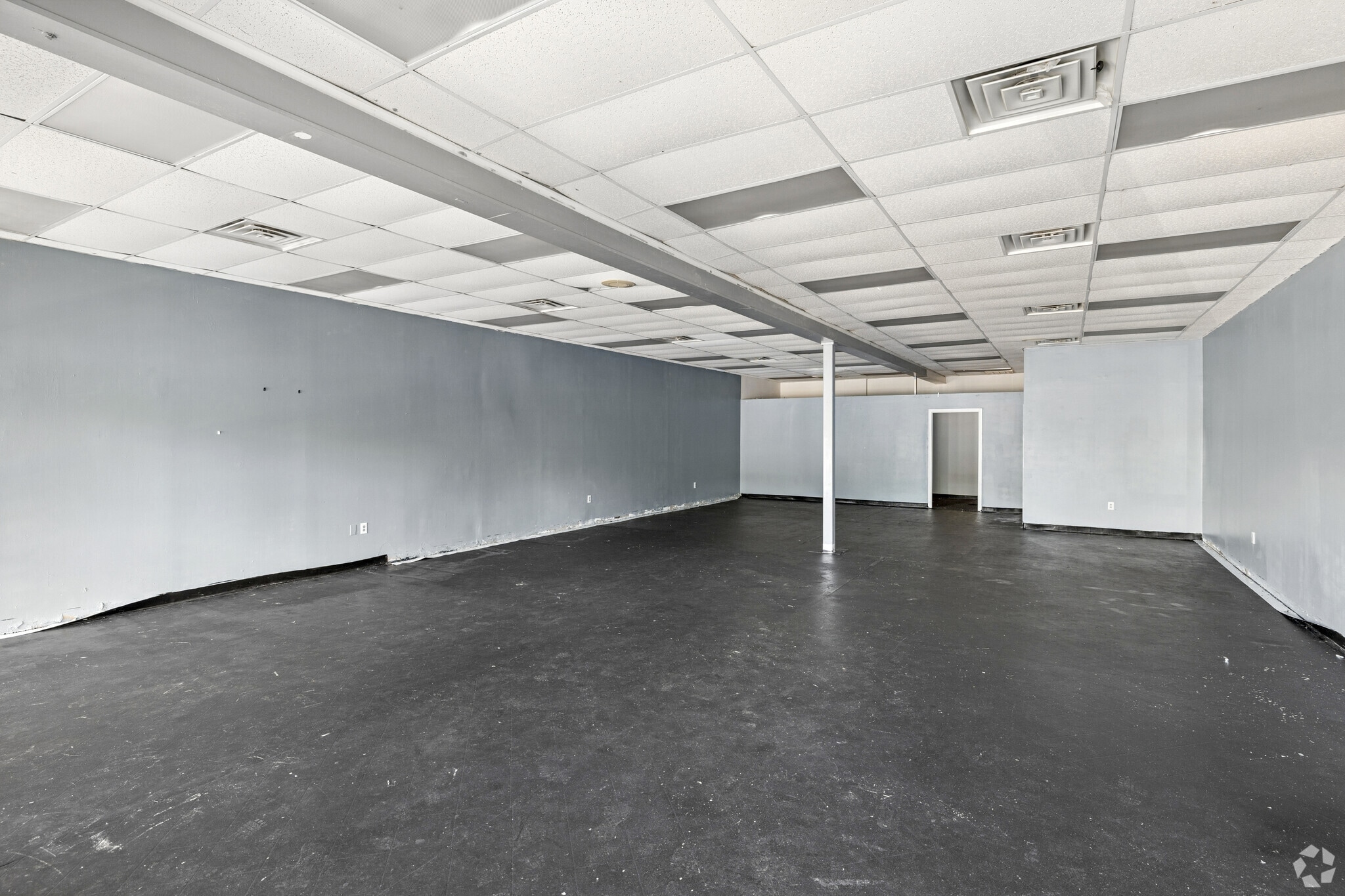15700-15710 Jefferson Davis Hwy, Colonial Heights, VA for lease Interior Photo- Image 1 of 3