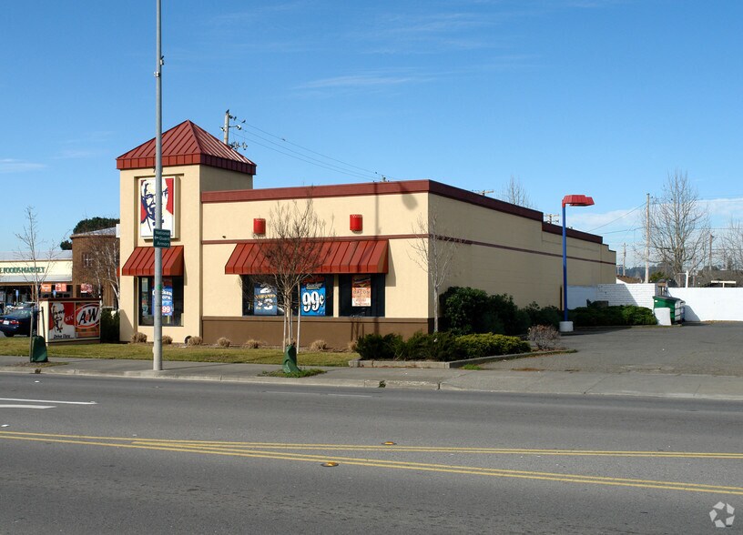701 E Washington St, Petaluma, CA for lease - Building Photo - Image 2 of 2