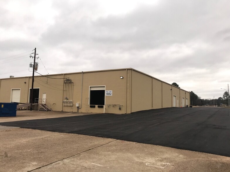 1612-1630 E Whaley St, Longview, TX à louer - Photo du bâtiment - Image 3 de 11