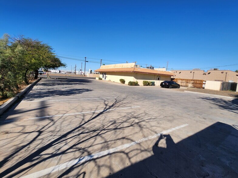 445 E Main St, El Centro, CA à vendre - Photo du bâtiment - Image 2 de 13