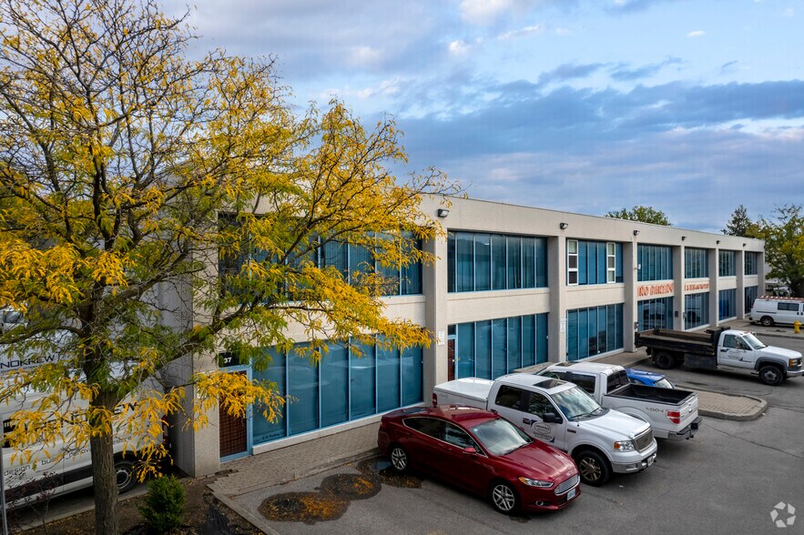 130 Industry St, Toronto, ON à louer - Photo du bâtiment - Image 2 de 15