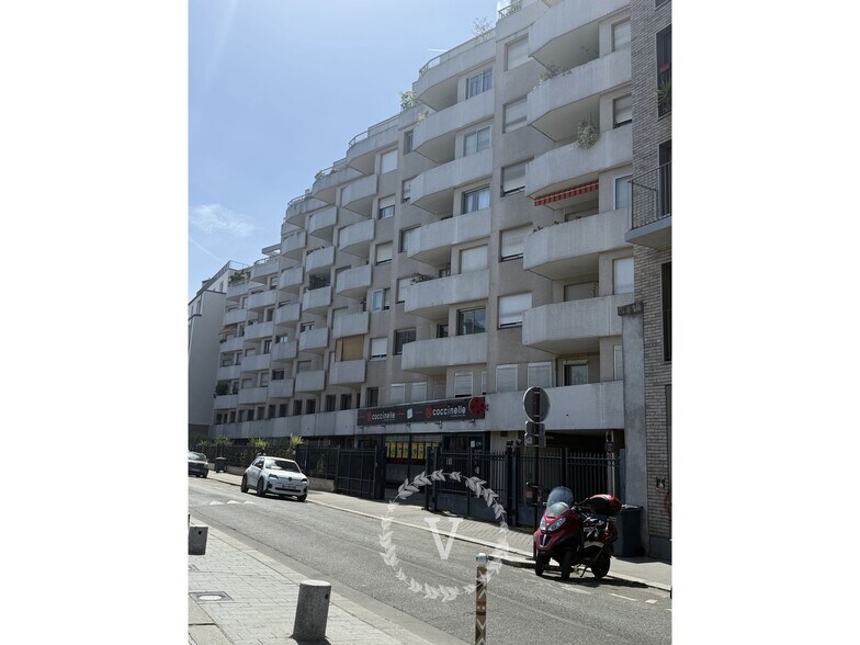 27 Rue Pajol, Paris à vendre - Photo du bâtiment - Image 2 de 15