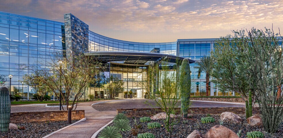 155 E Rivulon Blvd, Gilbert, AZ à louer - Photo du bâtiment - Image 2 de 12