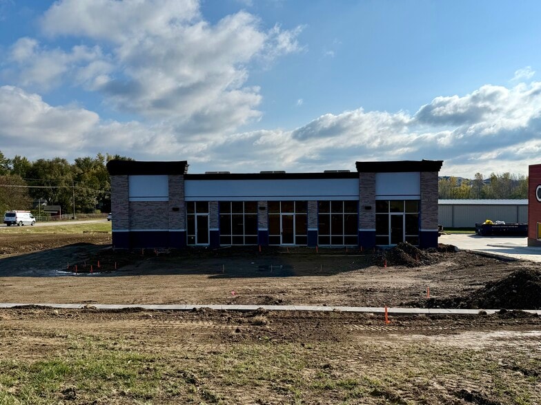 19205 Grant Ave, Elkhorn, NE for lease - Building Photo - Image 3 of 17