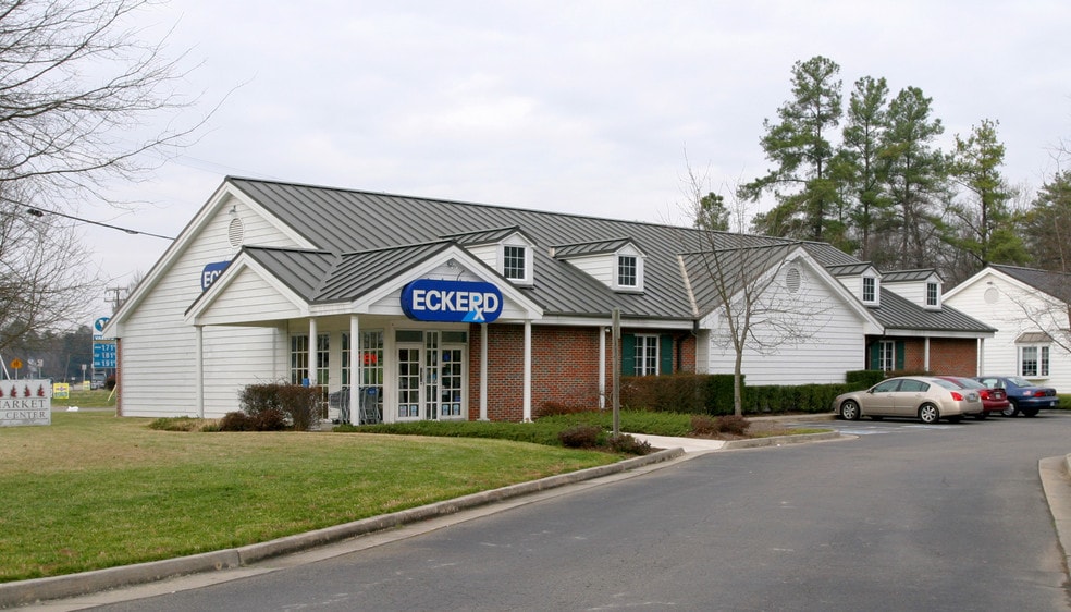 2660 & 2664 New Market Road Portfolio portfolio of 2 properties for sale on LoopNet.ca - Primary Photo - Image 3 of 4